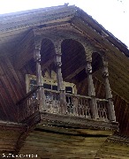 Кировская область, Лузский район, д. Лопотово, балкон дома.